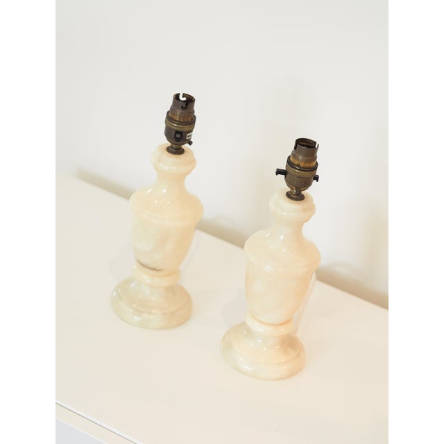 Mid-Century Modern Ivory Alabaster Table Lamp by Marmo Lusso For Sale - Image 3 of 4