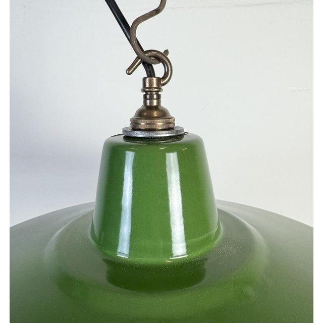 Mid-Century Modern Industrial Green Enamel Factory Pendant Lamp, 1960s For Sale - Image 3 of 17