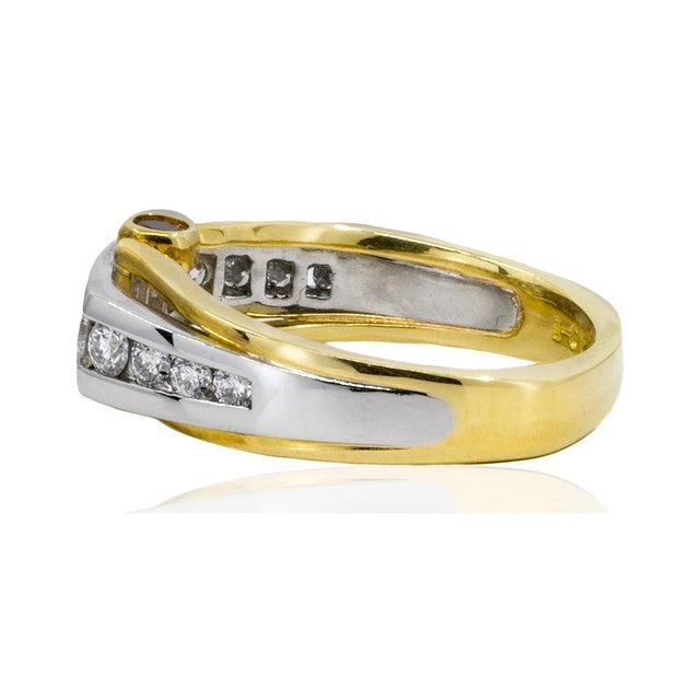 Contemporary Late 20th Century Platinum & 18k Diamond Band by Diana, Size 6.5 For Sale - Image 3 of 4