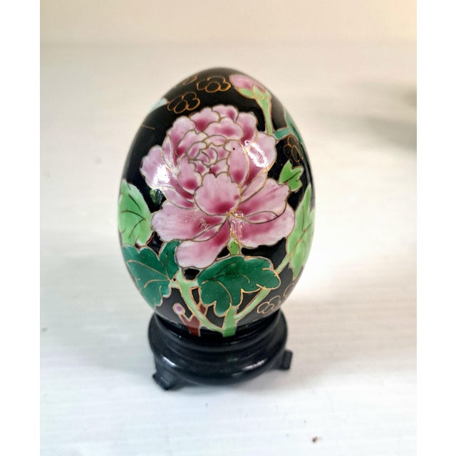 Chinese Vintage Chinese Cloisonné Enamel Floral Eggs W/Black Stands Set of 4 For Sale - Image 3 of 14