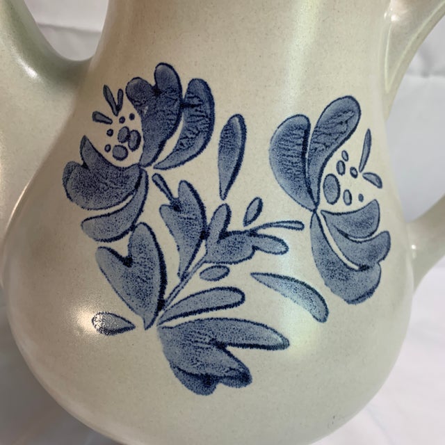 Offered here is a vintage Pfaltzgraff Yorktowne stoneware coffee/tea pot.