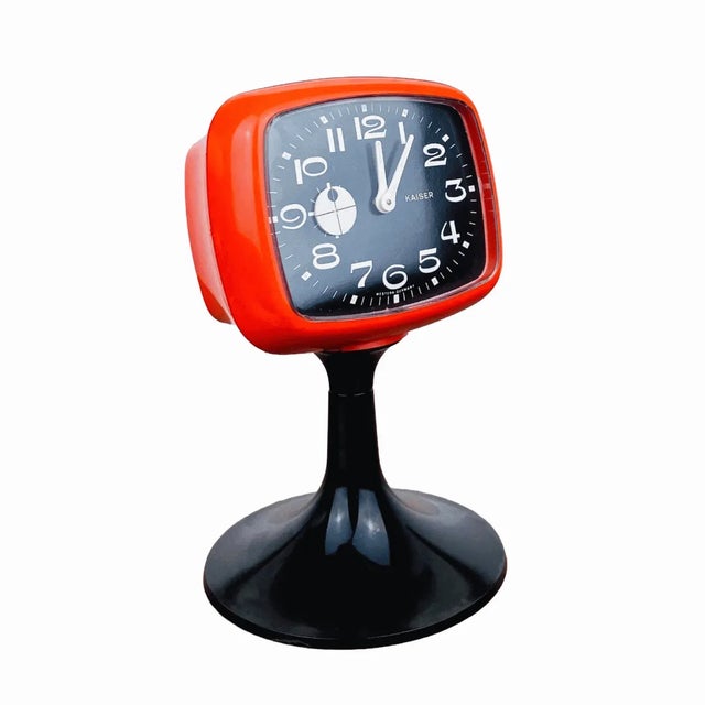 Red Space Age German Table Clock from Kaiser, 1960s For Sale - Image 8 of 8