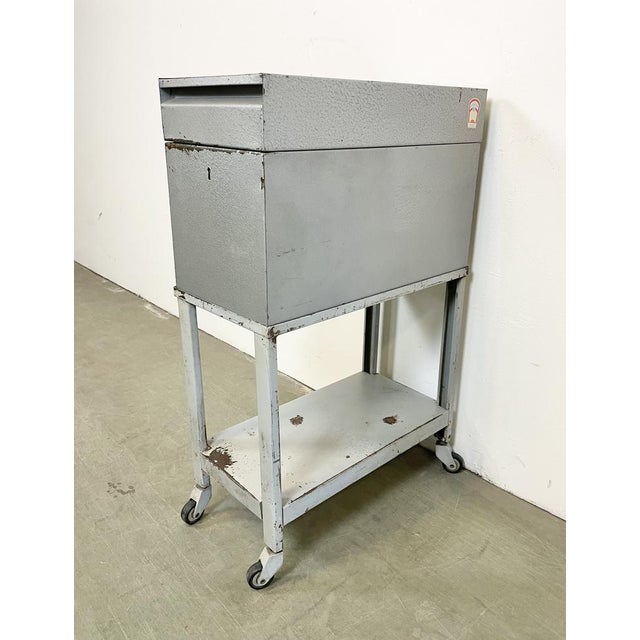 Mid-Century Modern Industrial Grey Trolley, 1960s For Sale - Image 3 of 17