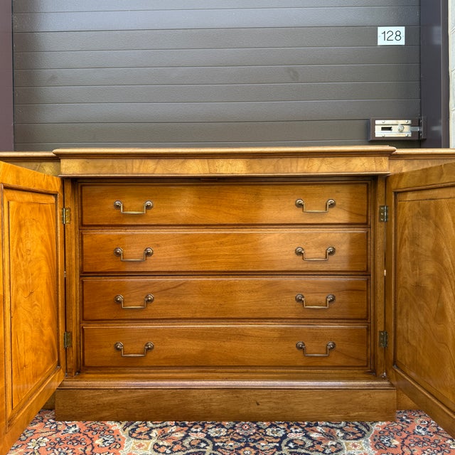 Old Colony Furniture Vintage Old Colony Furniture Regency Maple & Burl Wood 4 Door Locking Buffet or Sideboard For Sale - Image 4 of 17