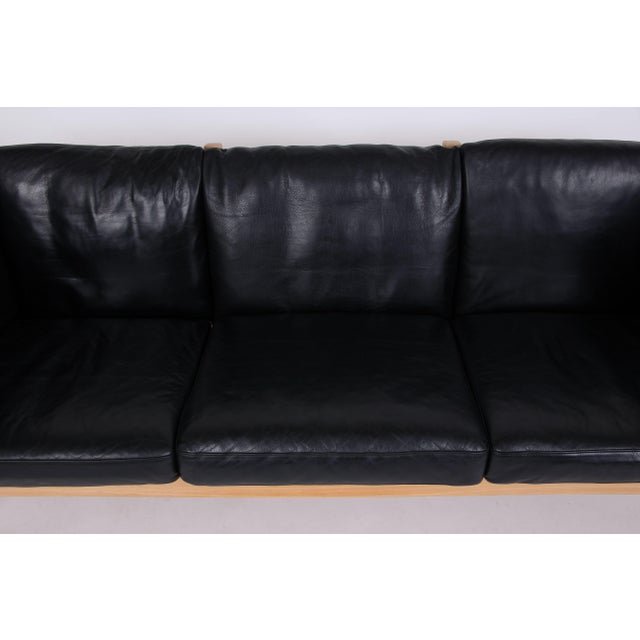 Model AH303 Sofa with Black Leather by Andreas Hansen for Brødere Andersen, 1980s For Sale - Image 3 of 10