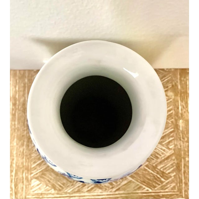 Late 20th Century Vintage Chinoiserie Classic Blue on White Vase For Sale - Image 5 of 6