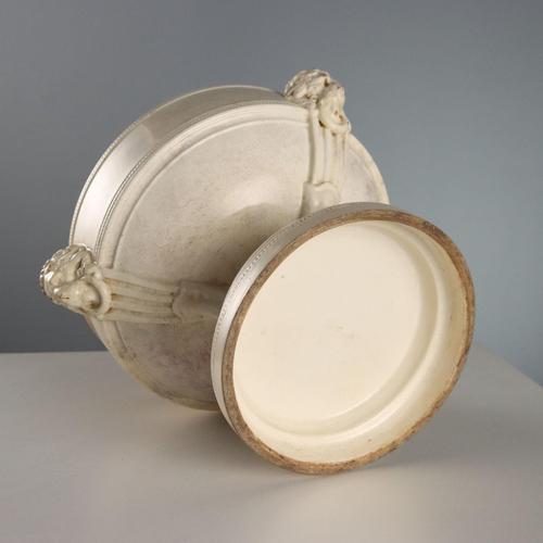 Beige Early 19th Century Earthenware Tripod Tureen from Del Vecchio, Naples, Italy For Sale - Image 8 of 10