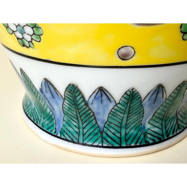 Japanese Gold Imari Hand-Painted Porcelain Bird Vases, Arita, 1960s, Set of 2 For Sale - Image 13 of 17