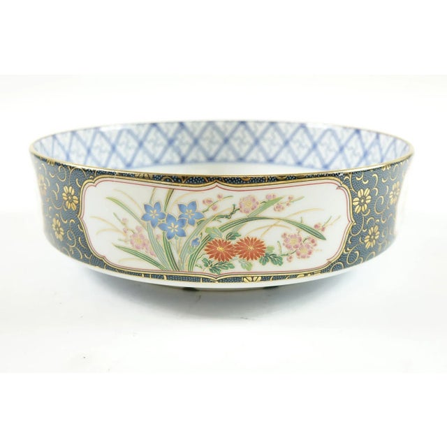 Early 20th Century Japanese Hand Painted Porcelain Bowl For Sale - Image 4 of 4