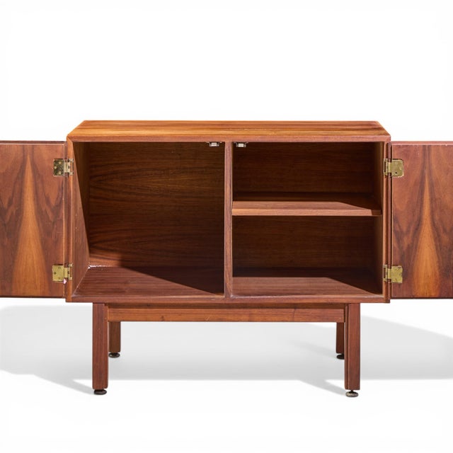 Jens Risom Mid Century Walnut 2 Door Cabinet Credenza For Sale In Chicago - Image 6 of 8