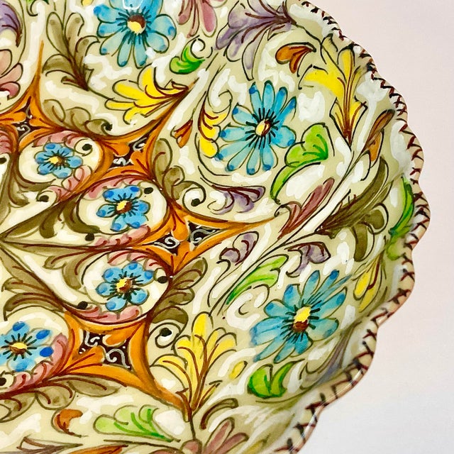 Vintage Italian Mediterranean Majolica Handpainted Serving Bowl. For Sale - Image 9 of 11