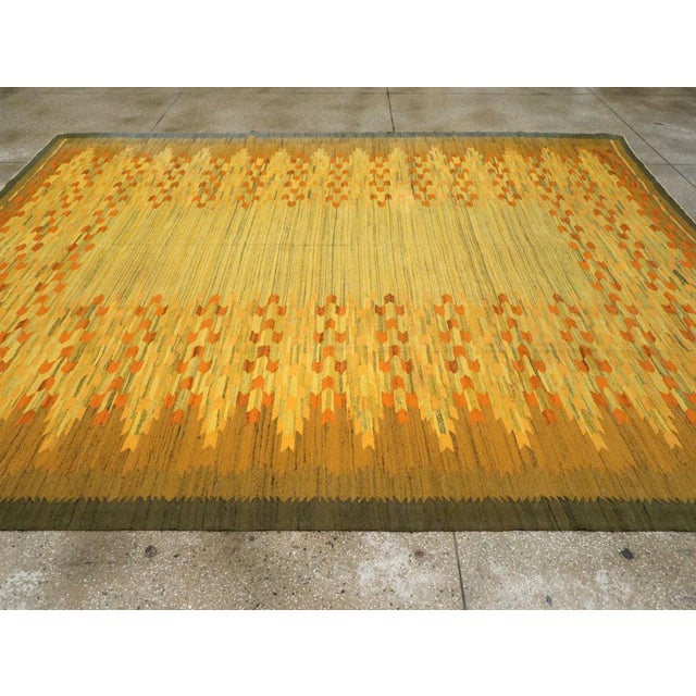 Galerie Shabab Collection Mid-20th Century Vintage Swedish Scandinavian Flatweave Kilim Room Size Carpet For Sale - Image 4 of 8