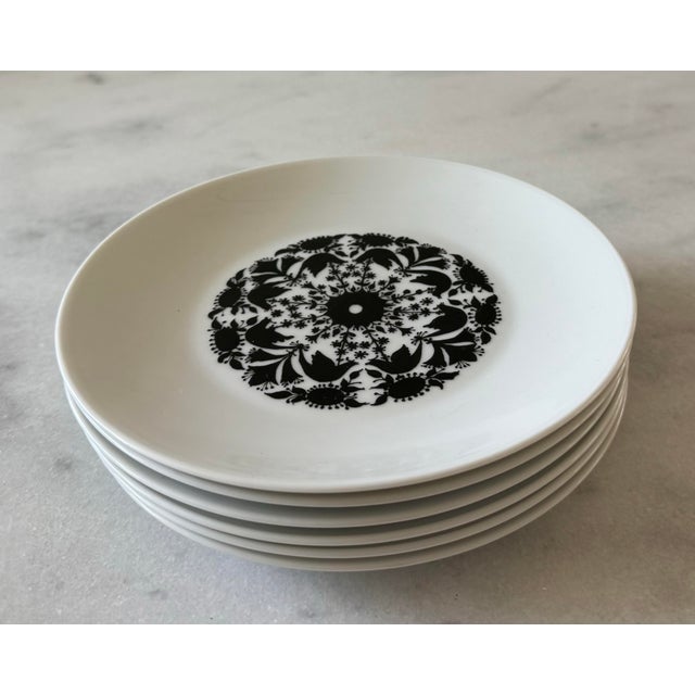 Ceramic Set of 6 Mid 20th Century Rosenthal Small Plates in the "Hilton" Pattern For Sale - Image 7 of 11