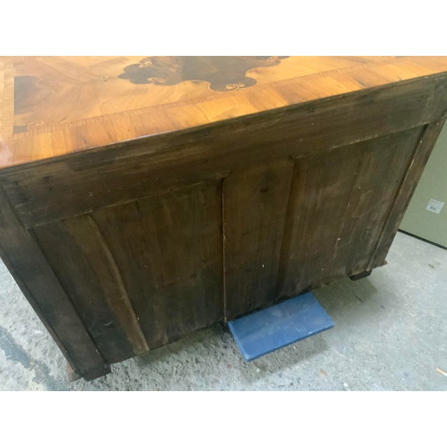 Baroque Inlaid Light Walnut Chest of Drawers, 1760s For Sale - Image 4 of 18