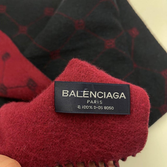 Balenciaga Late 20th Century Balenciaga Navy Blue & Red 100% Wool Scarf For Sale - Image 4 of 8