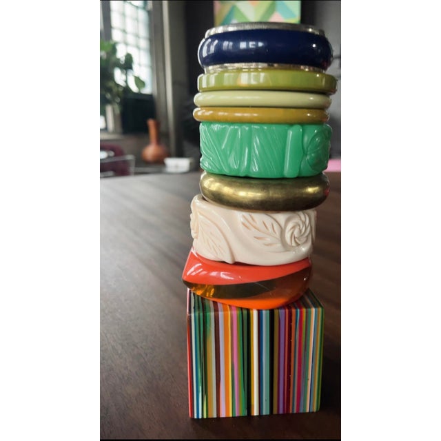 Bakelite 1960s Vintage Carved Ivory-tone Bakelite Style Bangle Bracelet For Sale - Image 4 of 9