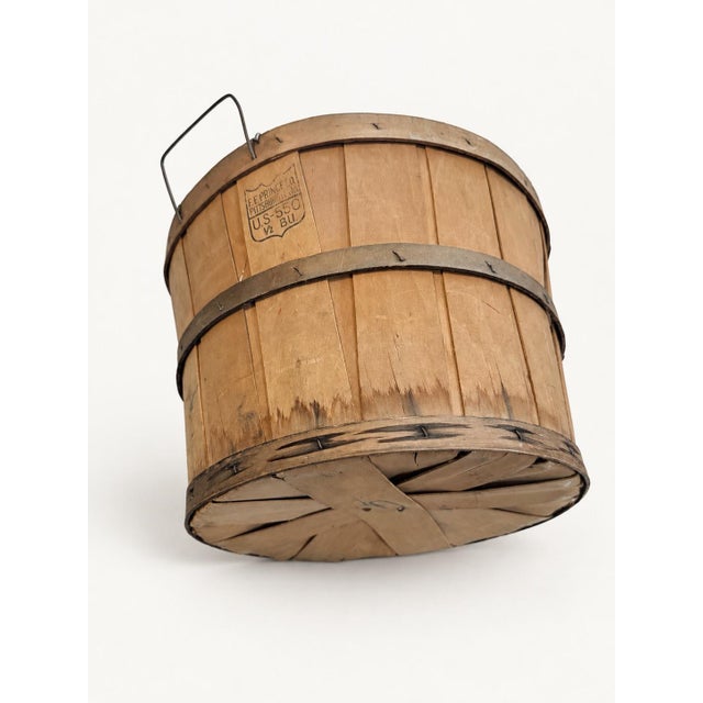 Tan Early 20th-Century F. E. Prince Co. Texas Half-Bushel Wooden Produce Basket For Sale - Image 8 of 10