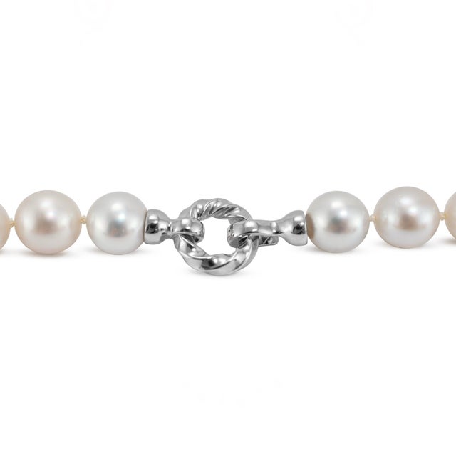 Modern 14k White Gold Graduated White Sea Pearl Strand Bead Chain Necklace For Sale - Image 3 of 8