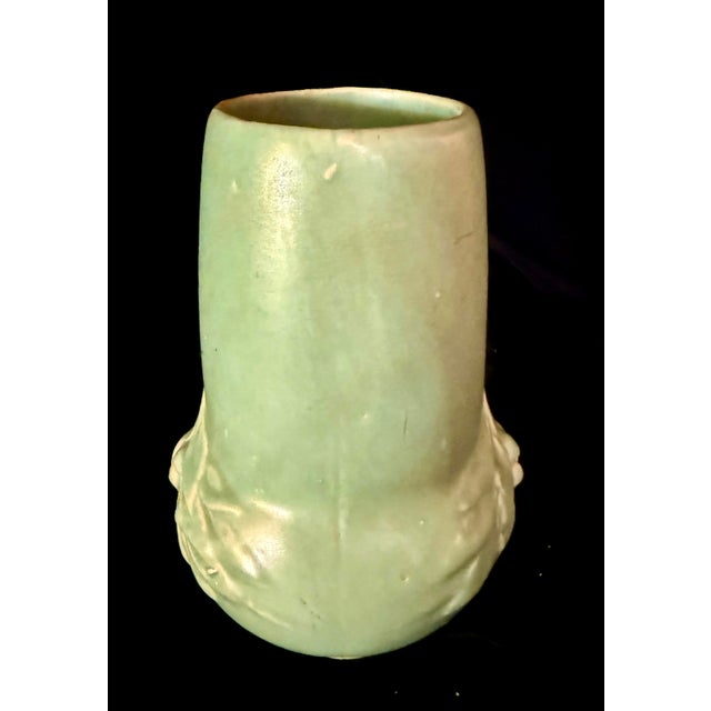 American 1930s McCoy Matte Green Stove Pipe Vase For Sale - Image 3 of 10