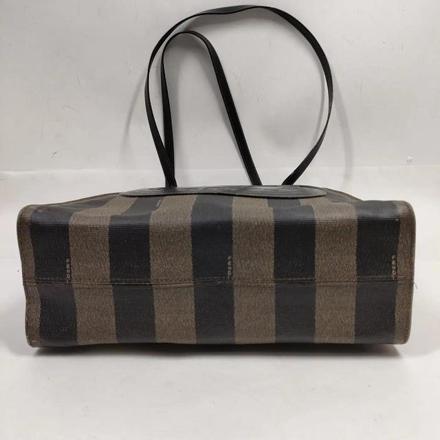 This authentic 1990s vintage Fendi shoulder bag is a striking example of the house's heritage, featuring the iconic Pequin...