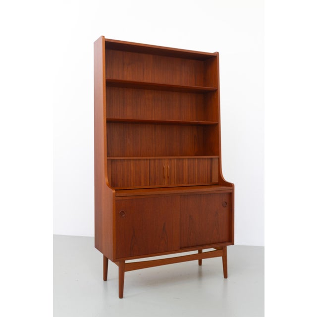 1960s Danish Mid-Century Modern Teak Bookcase by Johannes Sorth for Nexø, 1960s For Sale - Image 5 of 18