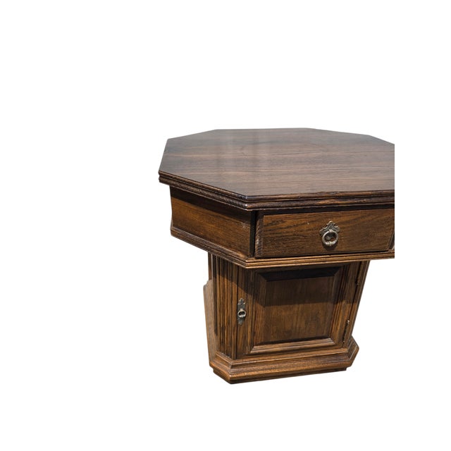 Jacobean 1980s Ethan Allan Charter Oak Jacobean End Side Table Octagon Rent Table Style For Sale - Image 3 of 16