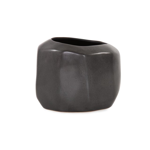 Gray Alamo Vase- Medium For Sale In Chicago - Image 6 of 10