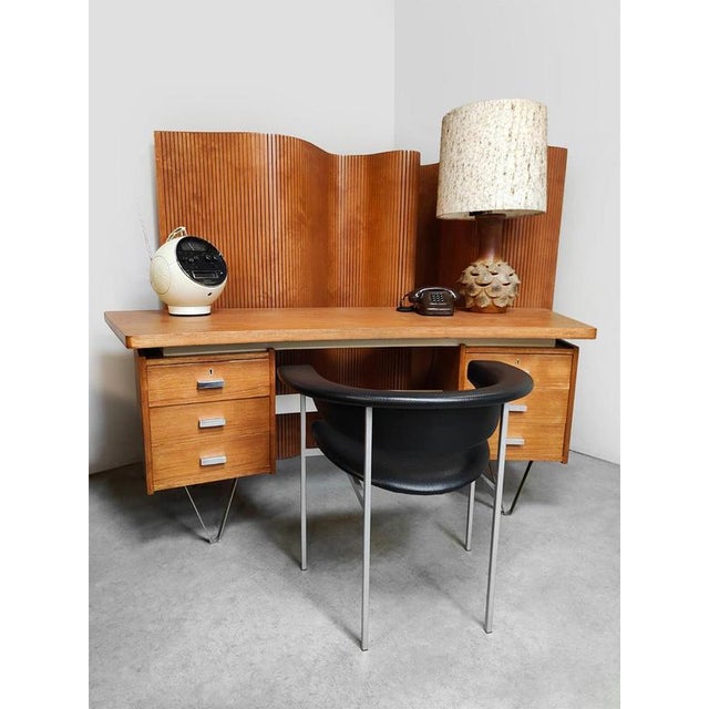 We love Dutch design! This vintage Dutch lounge chair from the 1950s exudes pure mid-century elegance, with a sleek yet...