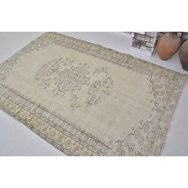 1950s Beige Vintage Anatolia Carpet For Sale - Image 5 of 10