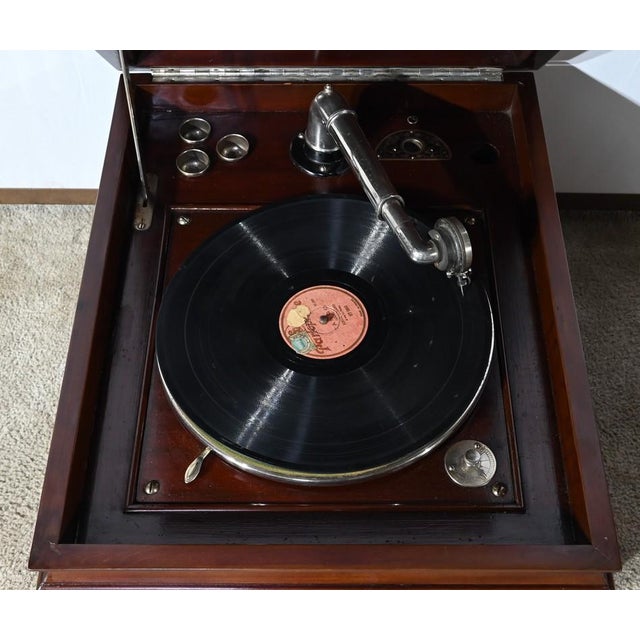 Model VII Phonograph in Mahogany from Silvertone, 1920s For Sale - Image 9 of 18