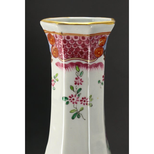 Early 20th Century Early 20th Century Pair Famille Rose Armorial Porcelain Vases by Samson of Paris For Sale - Image 5 of 17