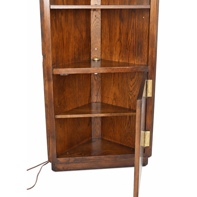 1970s Campaign Vintage Henredon Lighted Oak Corner Display Cabinet With Glass Door For Sale In Tampa - Image 6 of 12