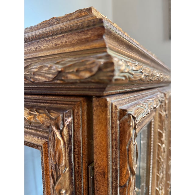 1960s 1960s Exquisite Gold Gilt Display Cabinet With Mirrored Interiors For Sale - Image 5 of 11