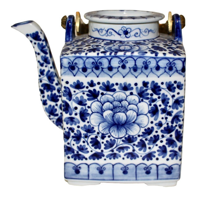 Vintage Blue & White Tea Pot For Sale