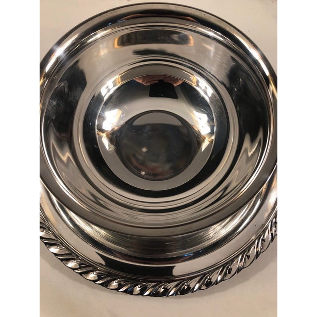 This fabulous Wm Rogers Silver Plated Gravy Sauce Boat W/ Attached Dish will be a lovely addition to your traditional...
