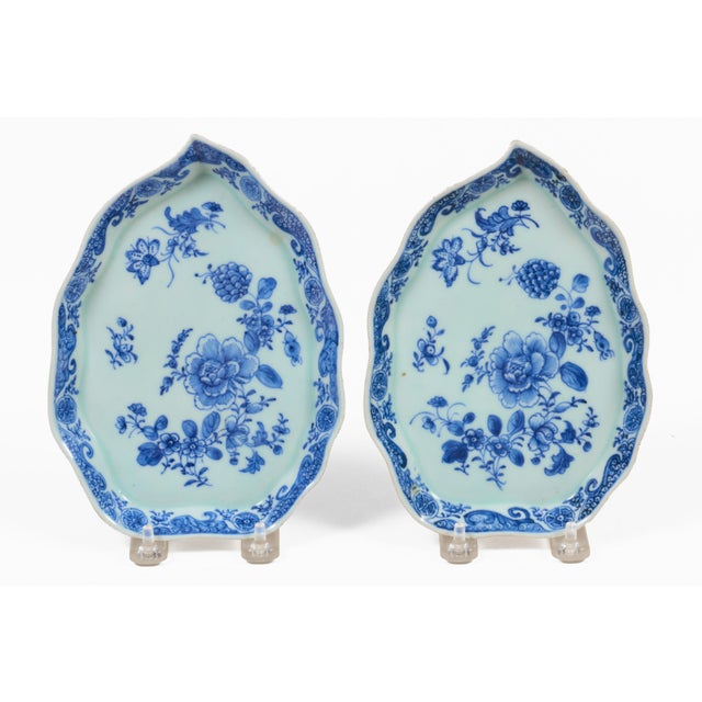 Pair Chinese blue and white porcelain leaf-shaped dishes from the Qing Dynasty, Qianlong period (1765-1795), having...