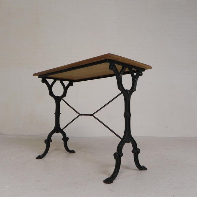 An ideal table to add as an extra dining table or simply as a dining table in the kitchen. The clear lacquered oak top was...
