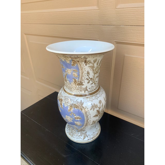 Chinoiserie Late 20th-Century Chinoiserie Blue, White and Gold Porcelain Vase For Sale - Image 3 of 10