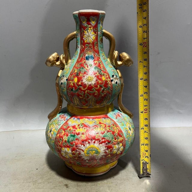 Chinoiserie Famille Rose Gilded Double Gourd Vase With Ruyi Handles, Chinoiserie Decor Vessel For Sale - Image 3 of 8