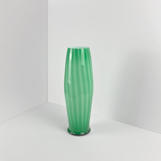 1970s Tall Green Empoli Glass Vase, 1970s For Sale - Image 5 of 12