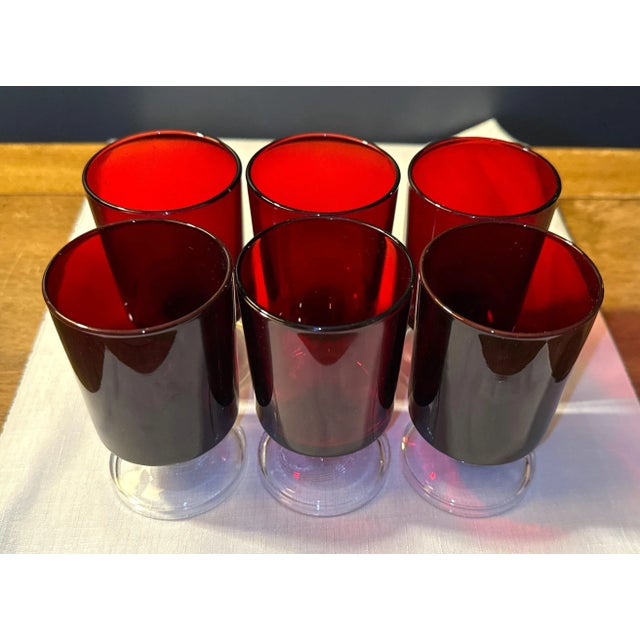 Cristal d'Arques Cavalier Ruby Red Wine Glasses - Set of 6 Vintage set of blown glass red wine glasses. Made in the 1970s...