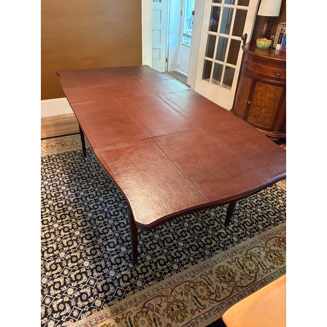 Vintage Drexel "Travis Court" Mahogany Drop-Leaf Dining Table No. 19635 – Includes 3 Leaves & Custom Protective Pads For Sale - Image 18 of 18
