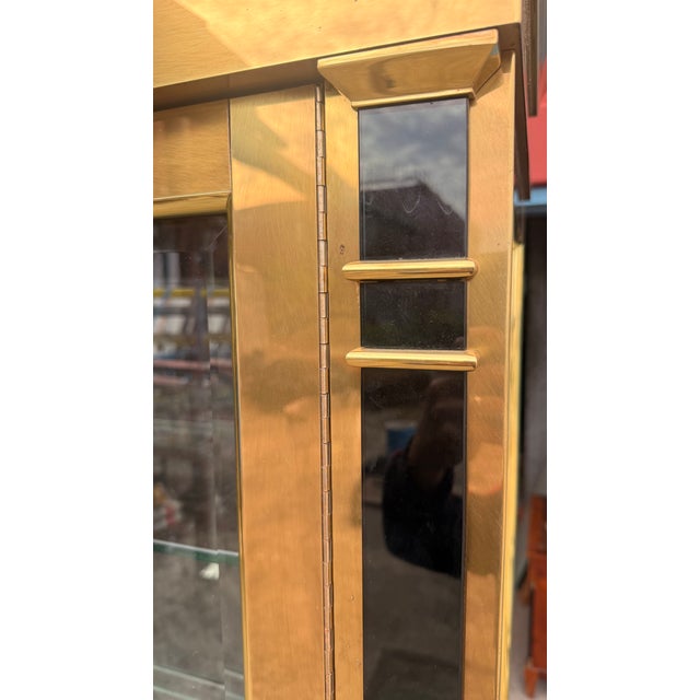 Attributed to Mastercraft Neoclassical Brass & Glass Illuminated Display Cabinet For Sale - Image 15 of 17