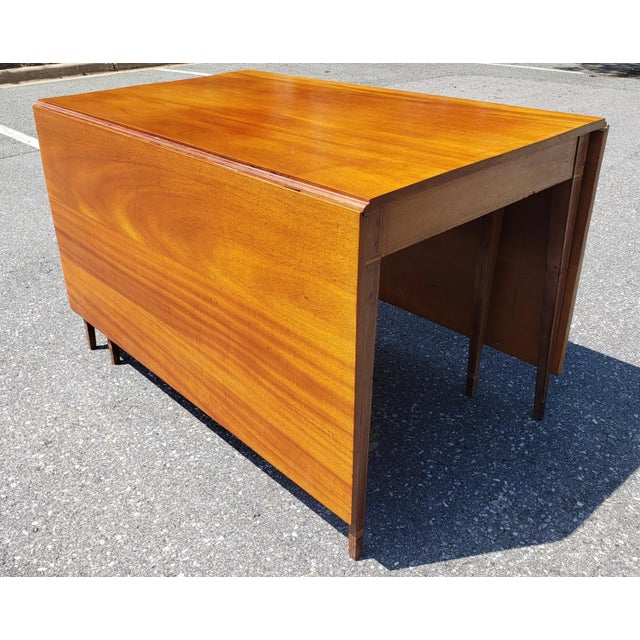 1930s American Federal Inlaid Mahogany Three-Part Banquet Table For Sale - Image 10 of 11