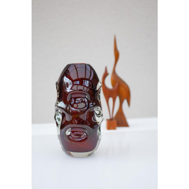 Maroon Mid-Century Modern Handmade Crystal Vase in Dark Red by Börne Augustsson for Åseda For Sale - Image 8 of 12