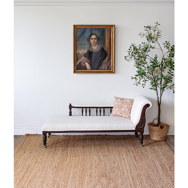 English Late 19th Century Edwardian Carved Oak Chaise Longue | Newly Reupholstered in Ivory Linen For Sale - Image 3 of 5