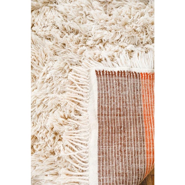 Textile Hand-Knotted Reversible Natural White Shag Moroccan Wool Rug With Sunrise Stripe Back For Sale - Image 7 of 13