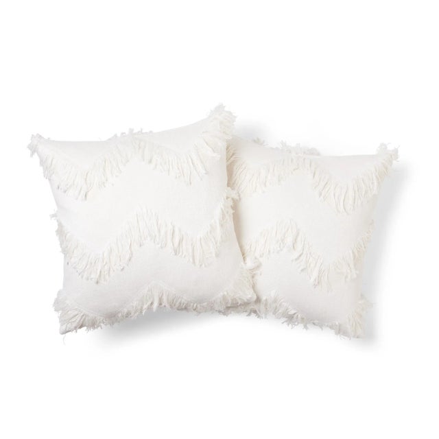 This pillow features Sonora with a Knife Edge finish. A free spirited, fringed chevron, Senora is an eye-catching...