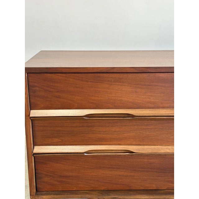 1990s Minimal Triple Dresser For Sale - Image 9 of 9