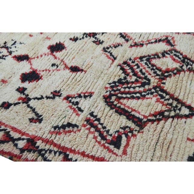 Textile Mid 20th Century Vintage Moroccan Rug - 3'3" X 7'8" For Sale - Image 7 of 8